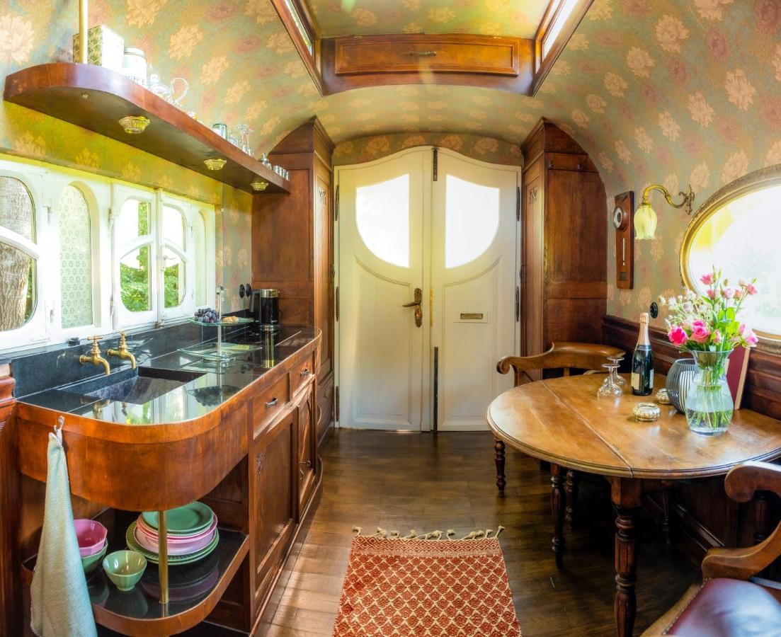 Historischer Zirkuswagen Inmitten Der Natur Fischach Extérieur photo